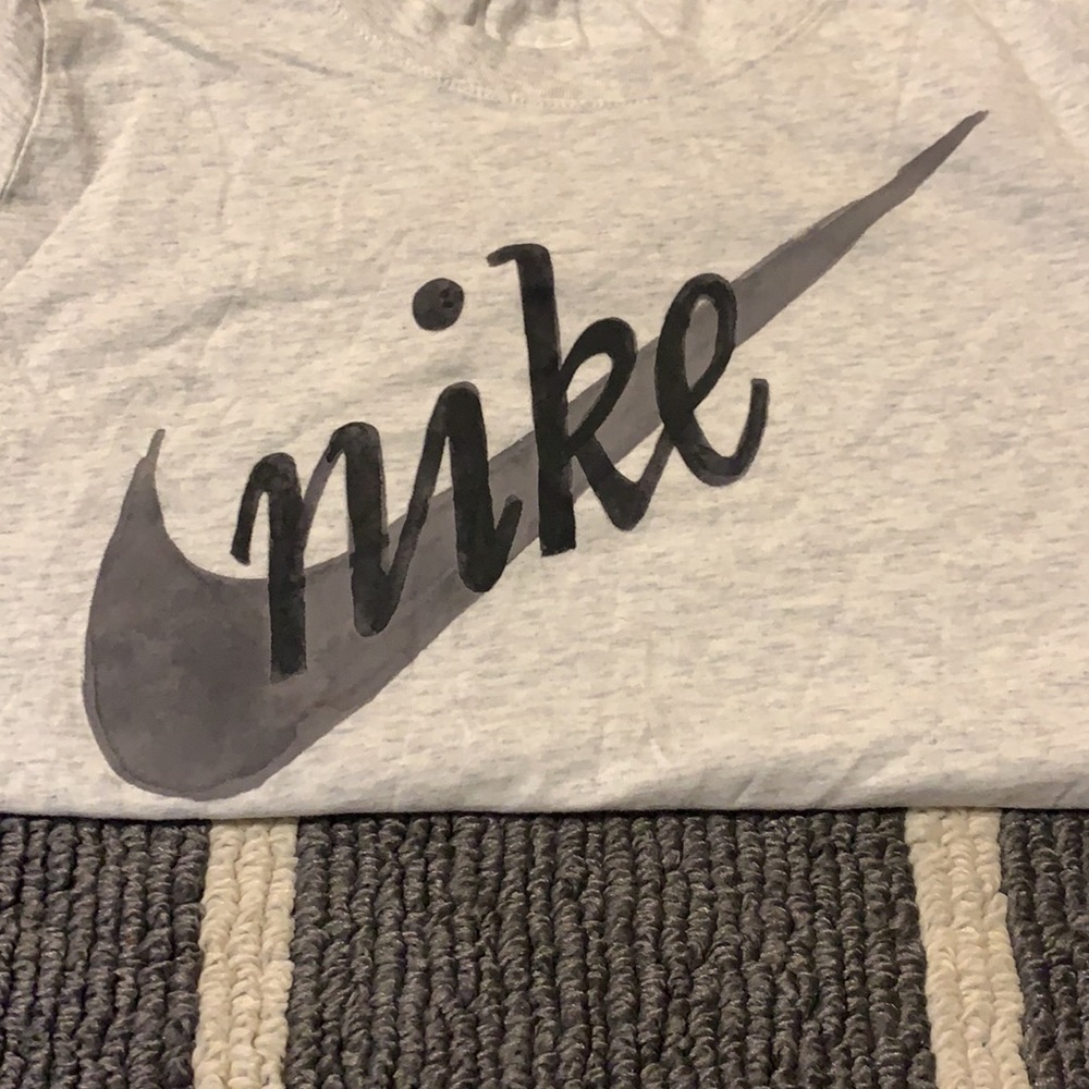 Nike top - Picture 3 of 3